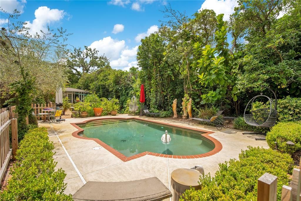 For Sale: $3,499,000 (6 beds, 5 baths, 6261 Square Feet)