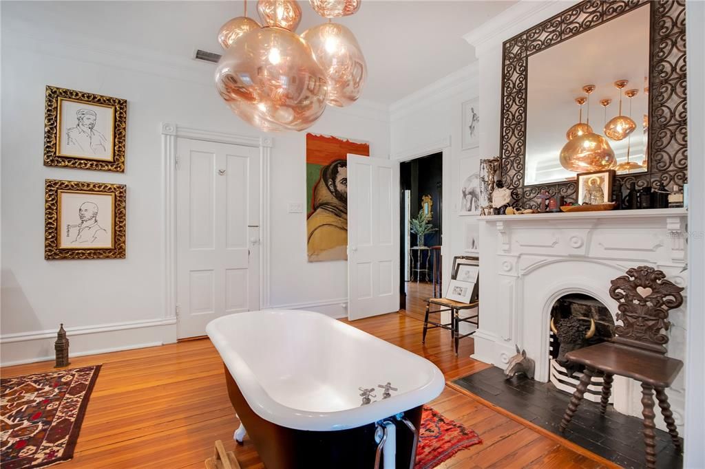 For Sale: $3,499,000 (6 beds, 5 baths, 6261 Square Feet)