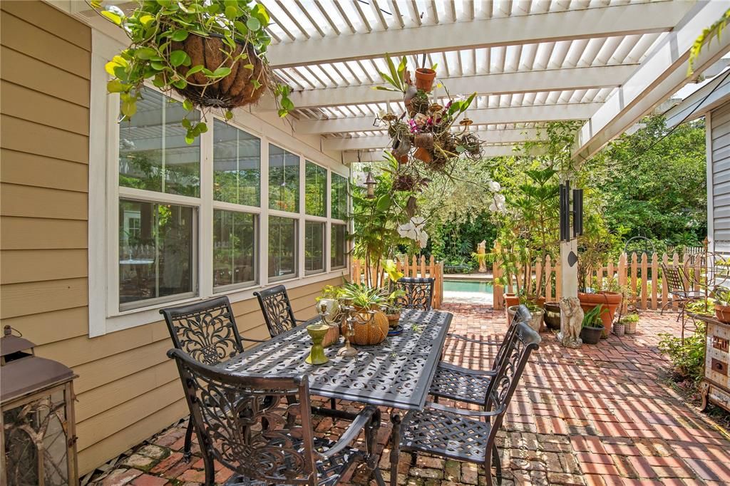 For Sale: $3,499,000 (6 beds, 5 baths, 6261 Square Feet)