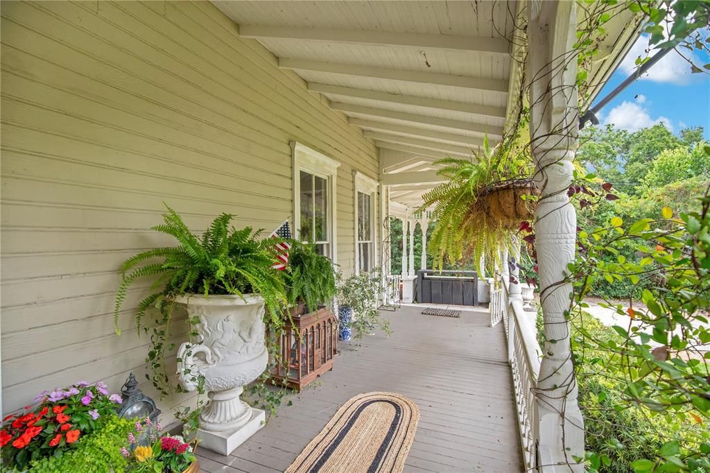 For Sale: $3,499,000 (6 beds, 5 baths, 6261 Square Feet)