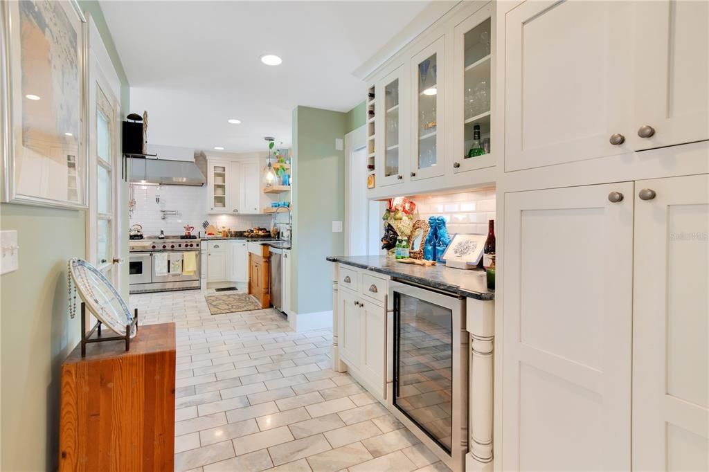 For Sale: $3,499,000 (6 beds, 5 baths, 6261 Square Feet)