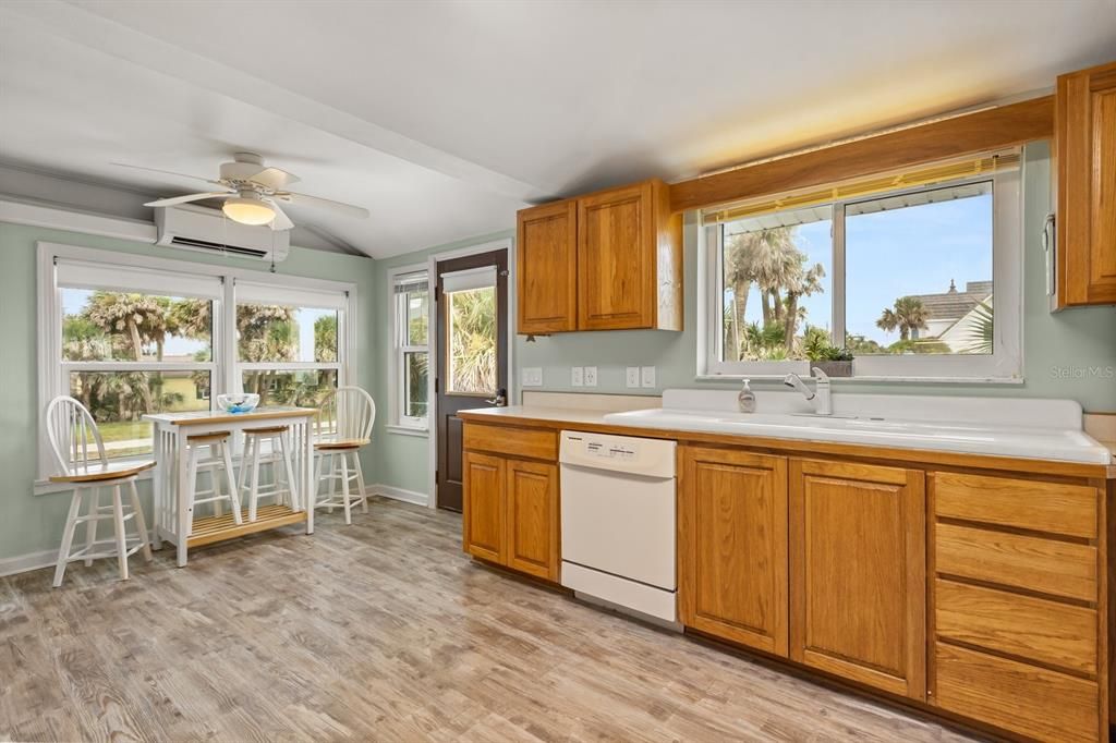 For Sale: $1,199,000 (3 beds, 2 baths, 1485 Square Feet)