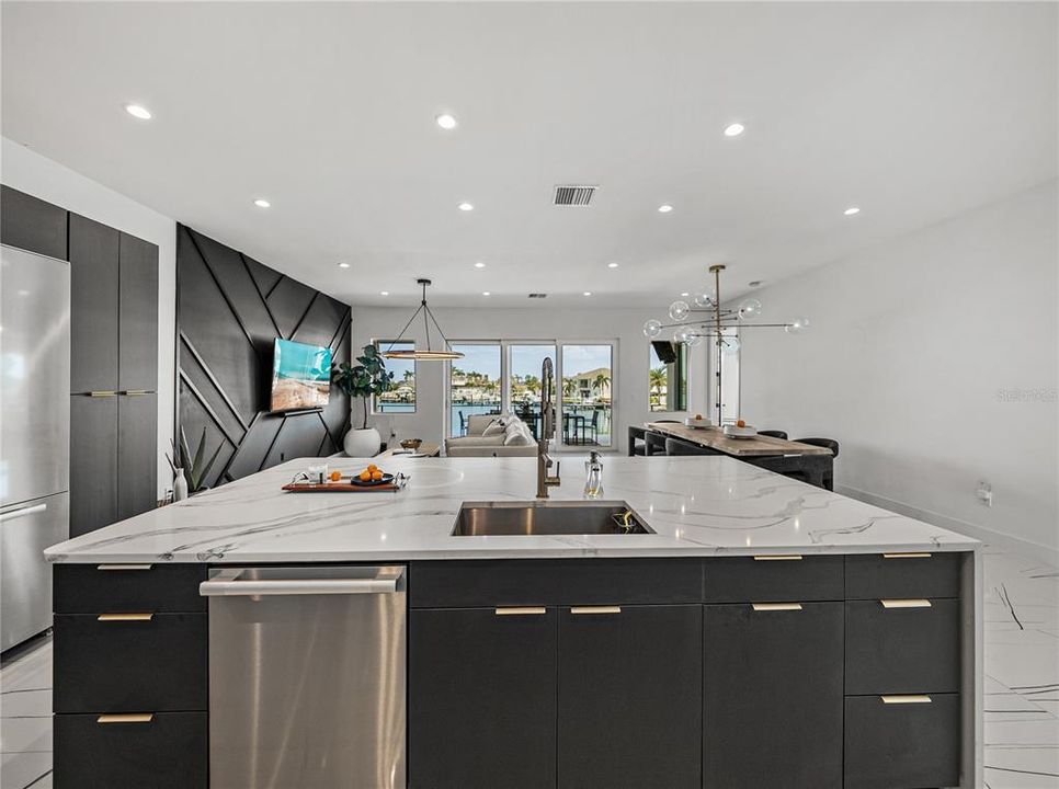 For Sale: $3,200,000 (4 beds, 2 baths, 3093 Square Feet)