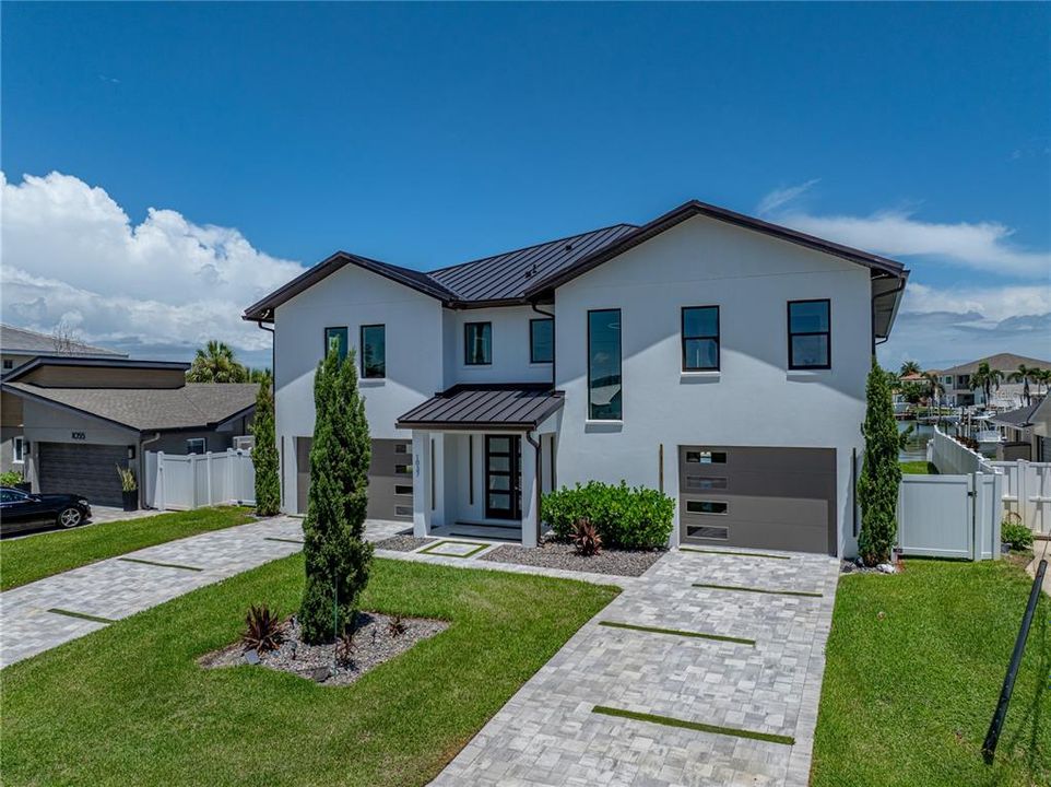 For Sale: $3,200,000 (4 beds, 2 baths, 3093 Square Feet)