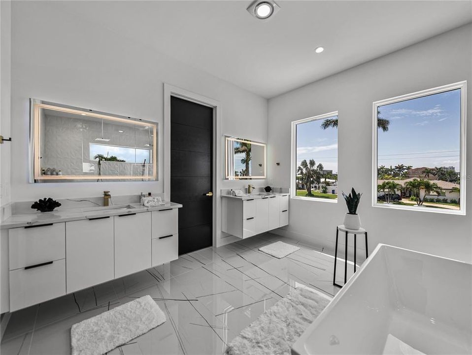 For Sale: $3,200,000 (4 beds, 2 baths, 3093 Square Feet)