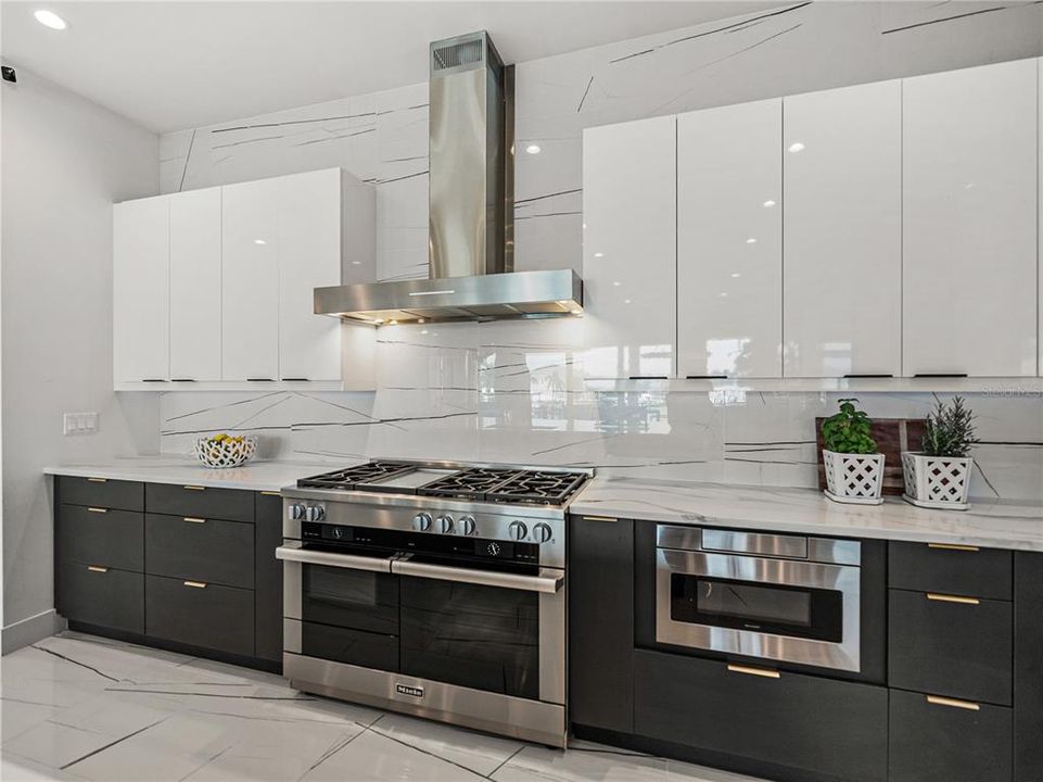 For Sale: $3,200,000 (4 beds, 2 baths, 3093 Square Feet)