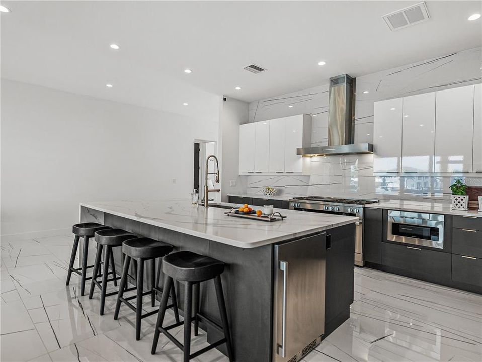 For Sale: $3,200,000 (4 beds, 2 baths, 3093 Square Feet)