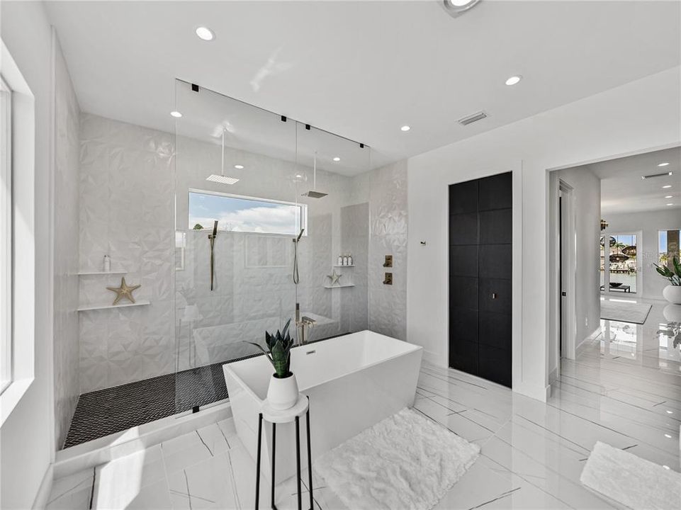 For Sale: $3,200,000 (4 beds, 2 baths, 3093 Square Feet)