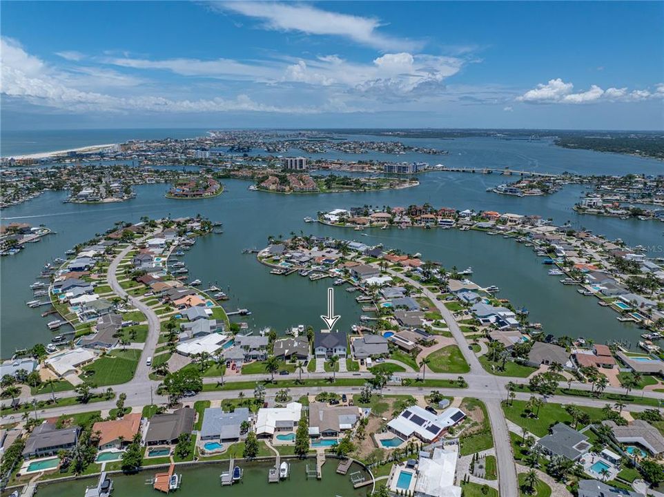 For Sale: $3,200,000 (4 beds, 2 baths, 3093 Square Feet)