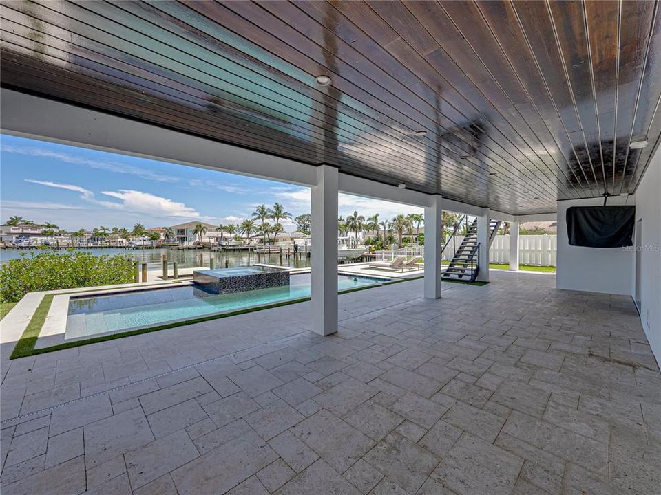 For Sale: $3,200,000 (4 beds, 2 baths, 3093 Square Feet)