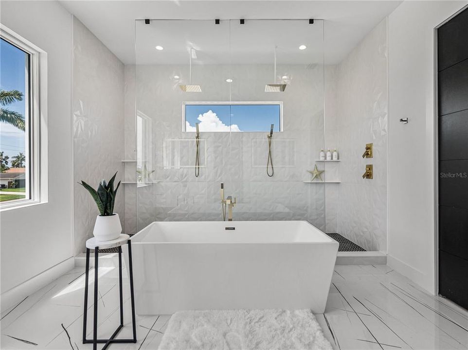 For Sale: $3,200,000 (4 beds, 2 baths, 3093 Square Feet)