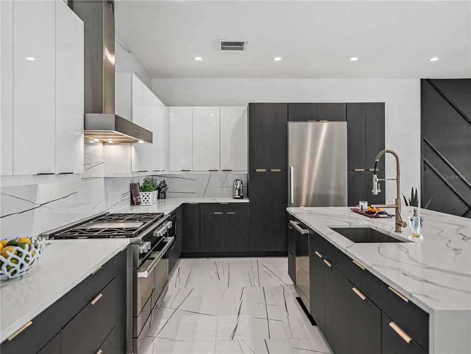 For Sale: $3,200,000 (4 beds, 2 baths, 3093 Square Feet)