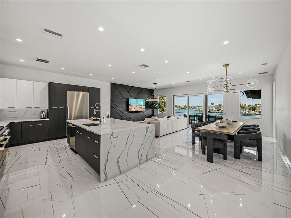 For Sale: $3,200,000 (4 beds, 2 baths, 3093 Square Feet)