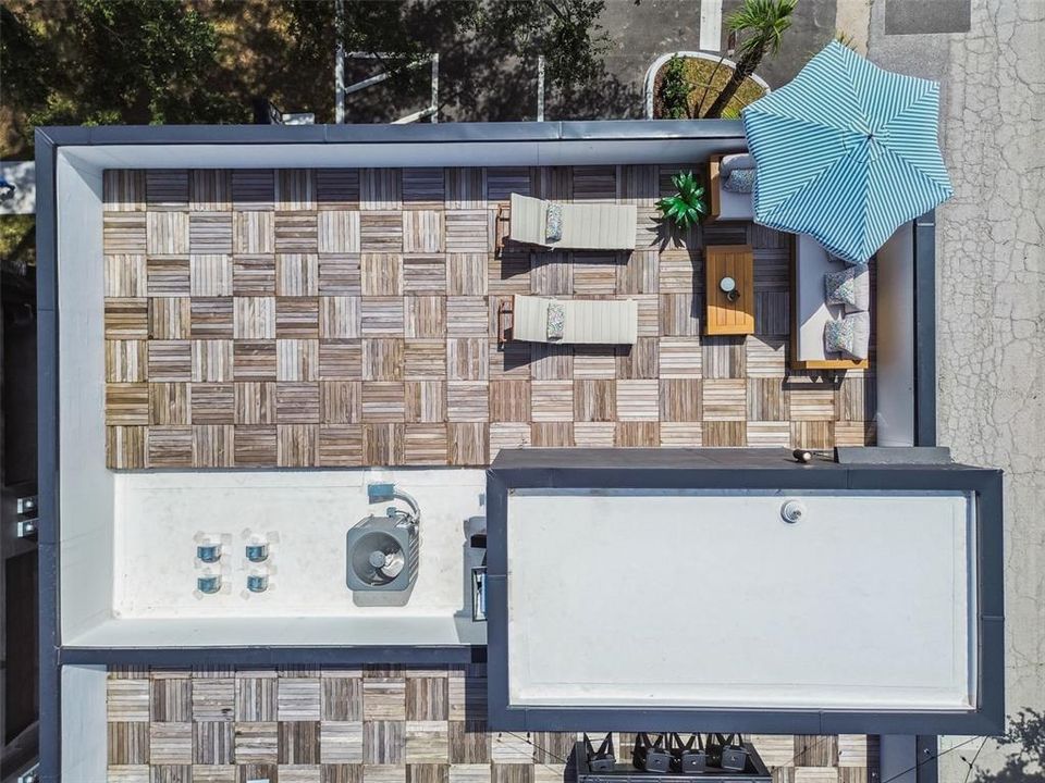 Spacious Rooftop Deck