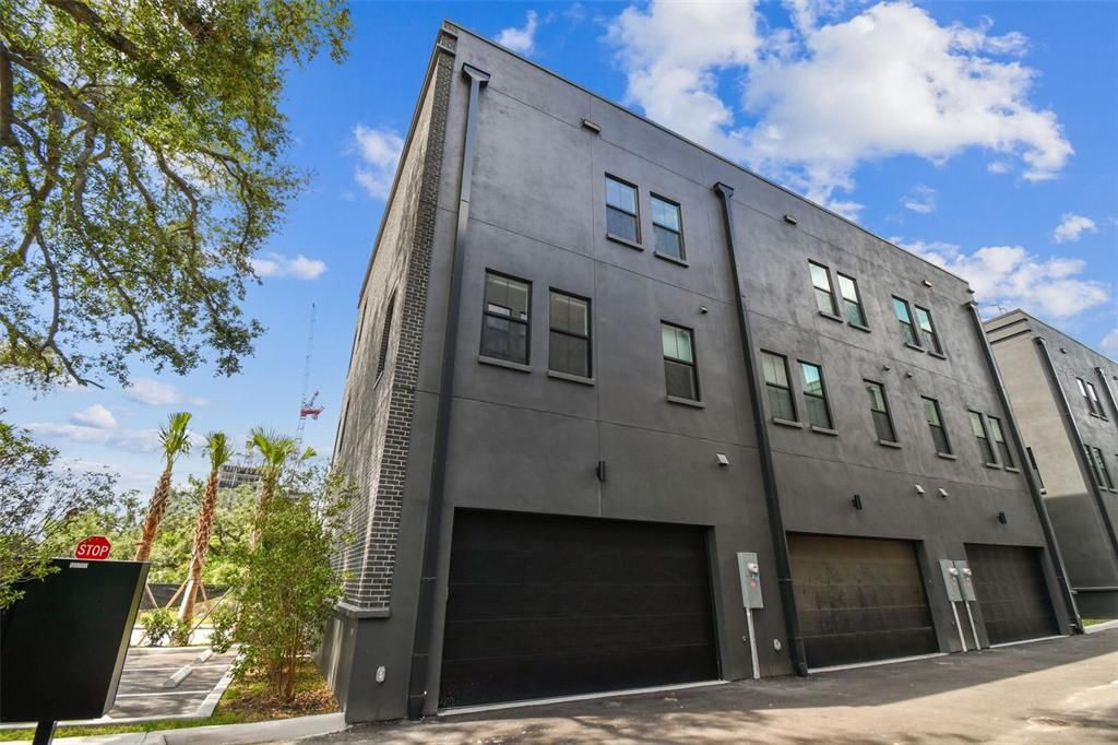 For Sale: $839,000 (3 beds, 3 baths, 2104 Square Feet)