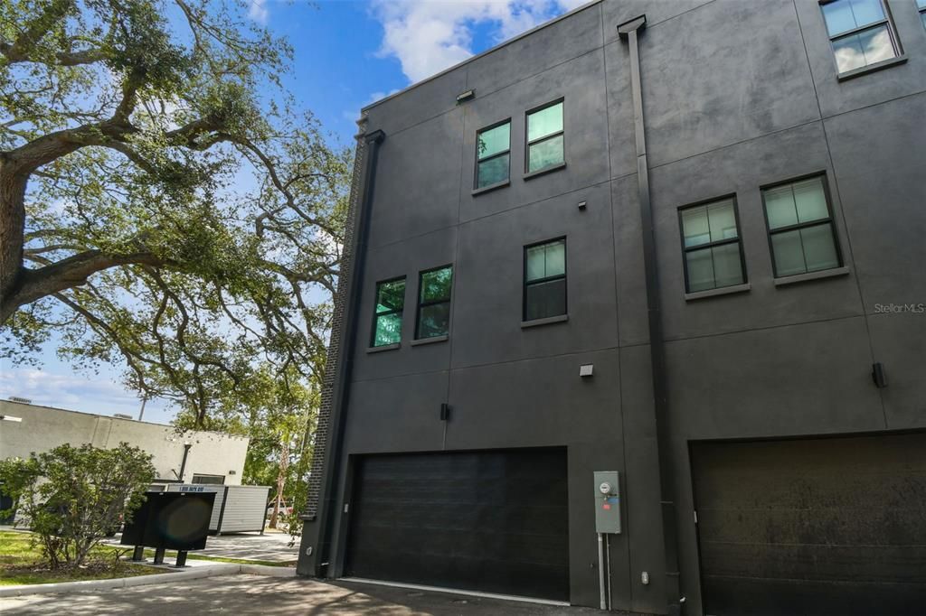 For Sale: $839,000 (3 beds, 3 baths, 2104 Square Feet)