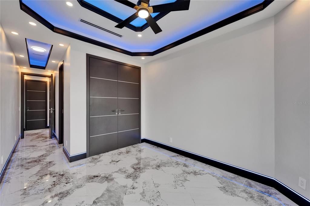 En Venta: $1,399,000 (5 camas, 3 baños, 3202 Pies cuadrados)