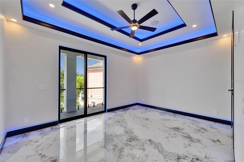 En Venta: $1,399,000 (5 camas, 3 baños, 3202 Pies cuadrados)