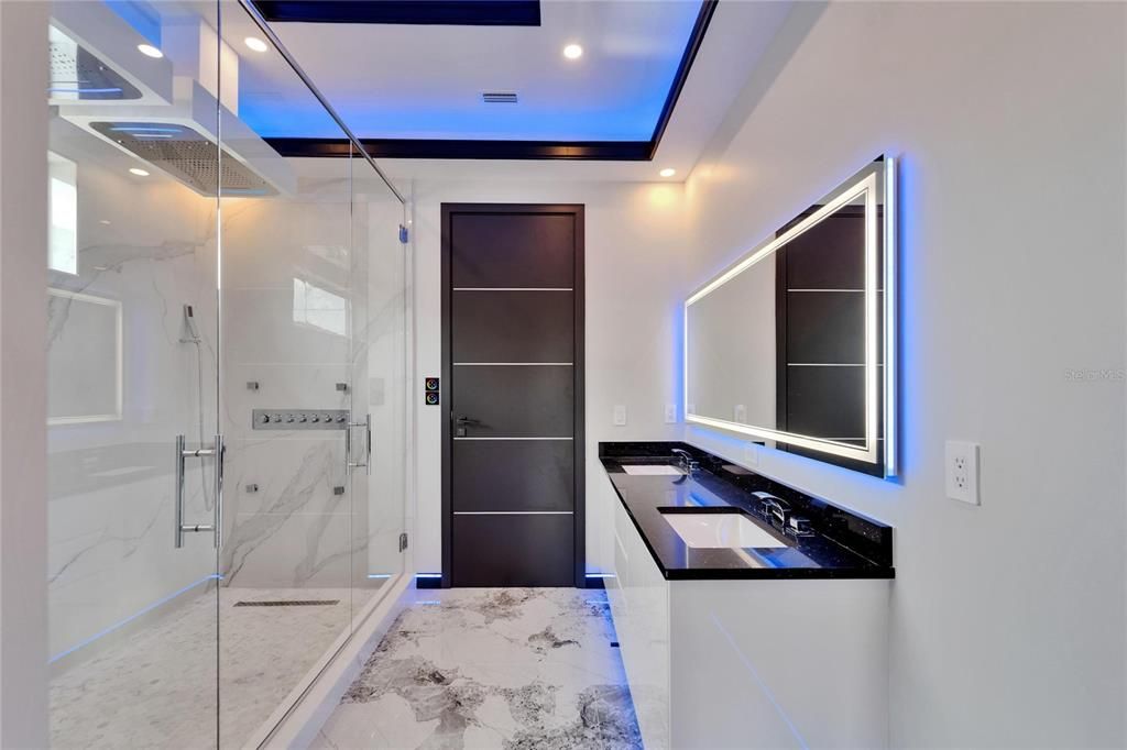 En Venta: $1,399,000 (5 camas, 3 baños, 3202 Pies cuadrados)
