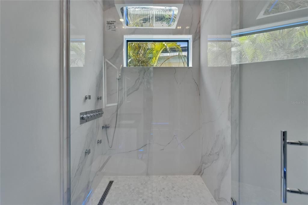 En Venta: $1,399,000 (5 camas, 3 baños, 3202 Pies cuadrados)