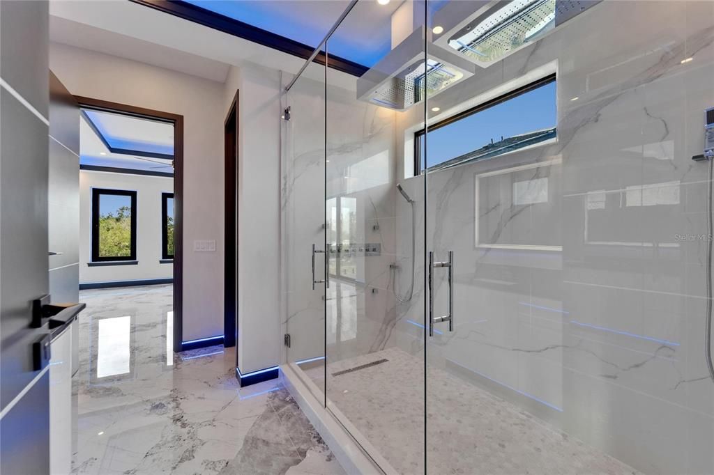 En Venta: $1,399,000 (5 camas, 3 baños, 3202 Pies cuadrados)