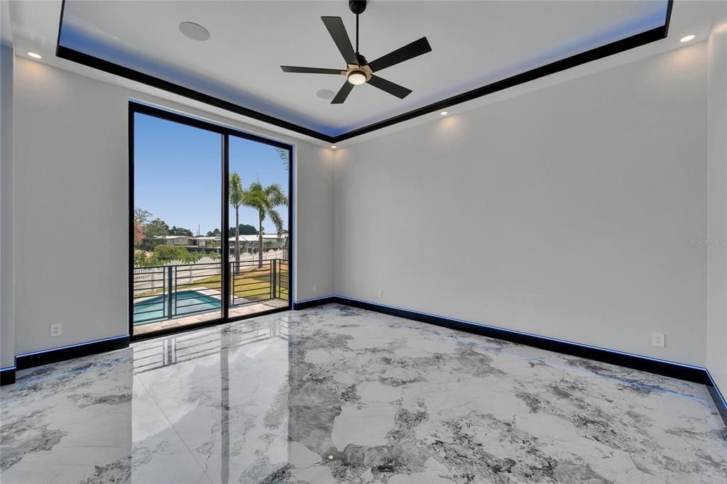 En Venta: $1,399,000 (5 camas, 3 baños, 3202 Pies cuadrados)