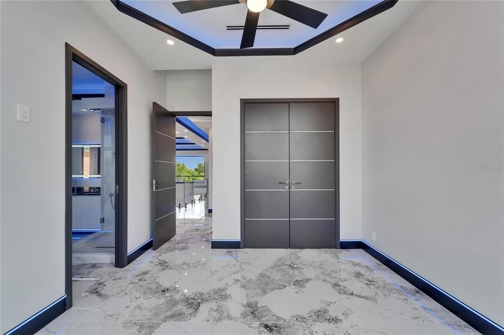 En Venta: $1,399,000 (5 camas, 3 baños, 3202 Pies cuadrados)