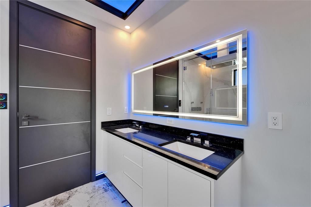 En Venta: $1,399,000 (5 camas, 3 baños, 3202 Pies cuadrados)