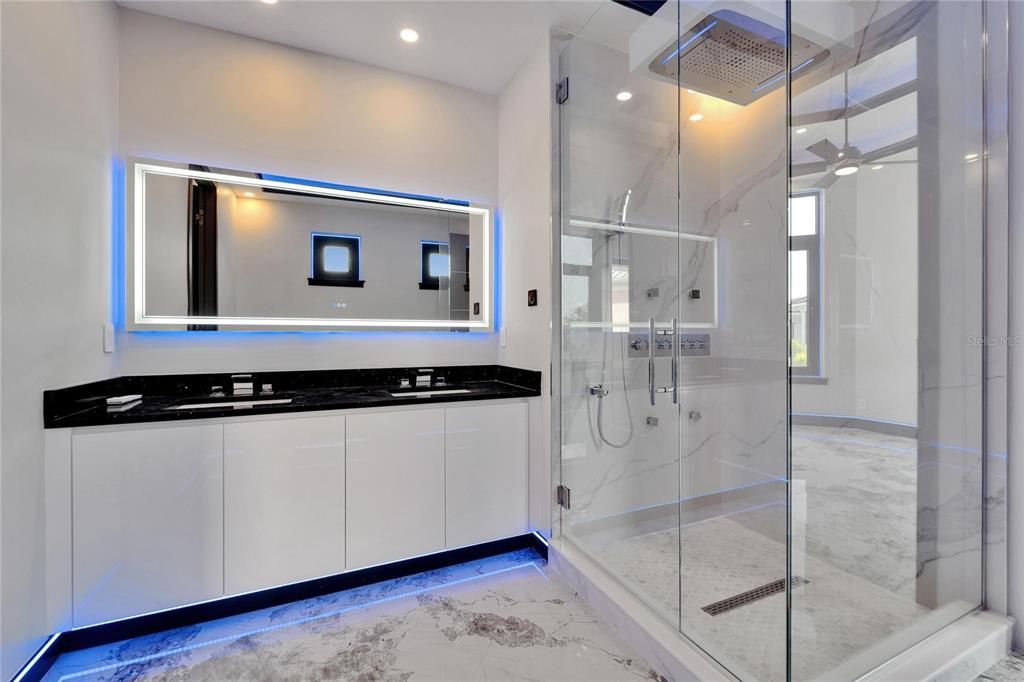 En Venta: $1,399,000 (5 camas, 3 baños, 3202 Pies cuadrados)