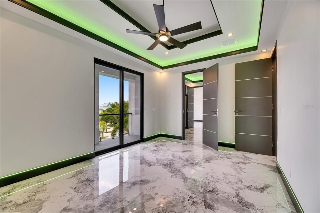 На продажу: $1,399,000 (5 спален, 4 ванн, 3196 Квадратных фут)