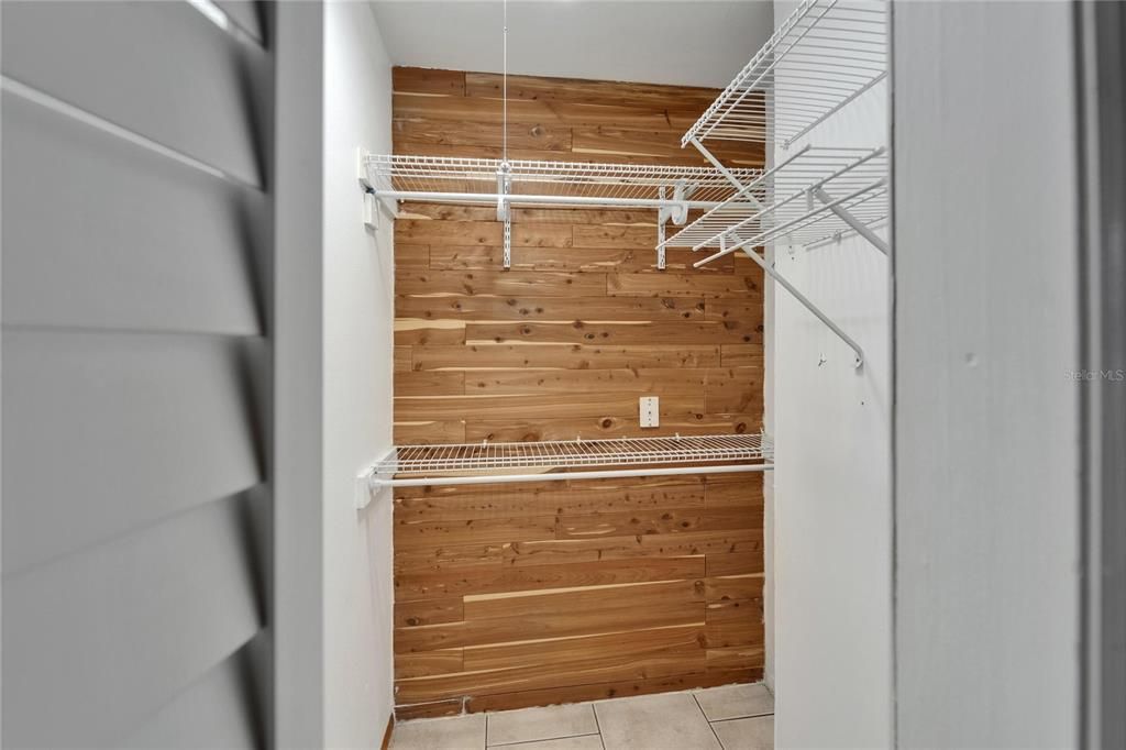 待售: $393,000 (2 贝兹, 2 浴室, 1002 平方英尺)