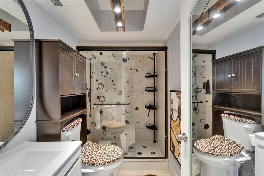 待售: $393,000 (2 贝兹, 2 浴室, 1002 平方英尺)