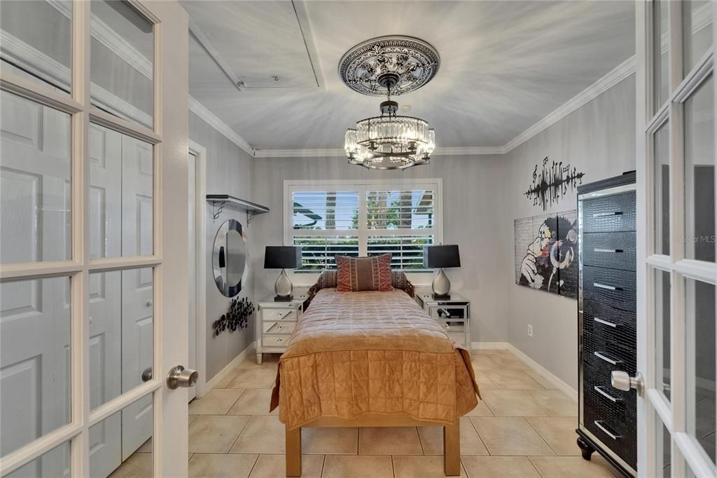 待售: $393,000 (2 贝兹, 2 浴室, 1002 平方英尺)