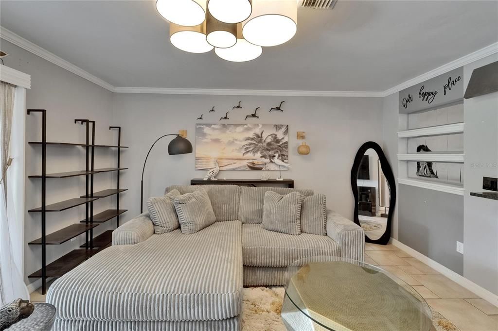 待售: $393,000 (2 贝兹, 2 浴室, 1002 平方英尺)