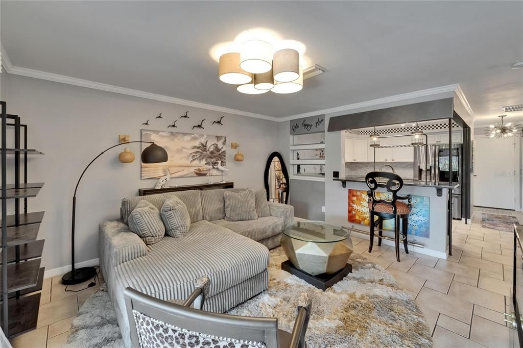 待售: $393,000 (2 贝兹, 2 浴室, 1002 平方英尺)