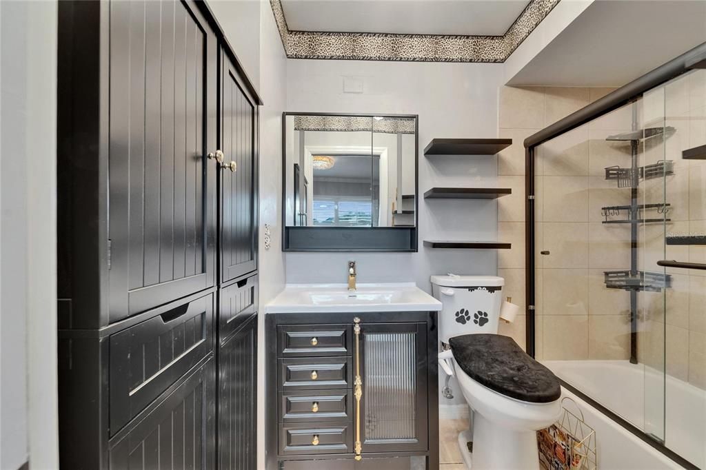 待售: $393,000 (2 贝兹, 2 浴室, 1002 平方英尺)