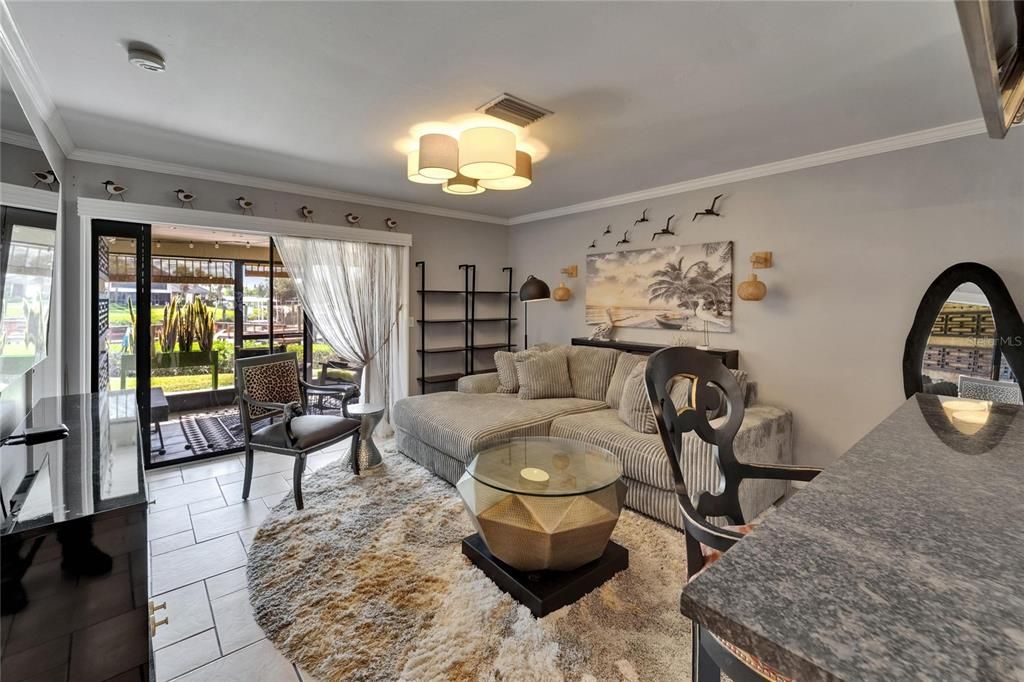 待售: $393,000 (2 贝兹, 2 浴室, 1002 平方英尺)