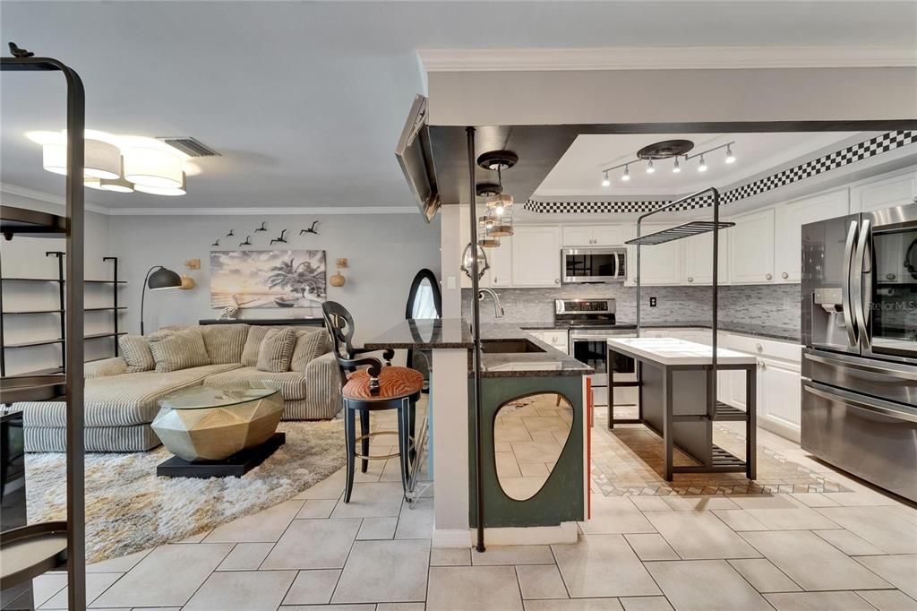 待售: $393,000 (2 贝兹, 2 浴室, 1002 平方英尺)