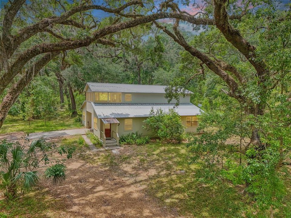 Recently Sold: $585,000 (1 beds, 2 baths, 1392 Square Feet)