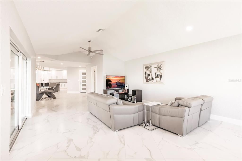 Active With Contract: $1,645,000 (3 beds, 2 baths, 2911 Square Feet)