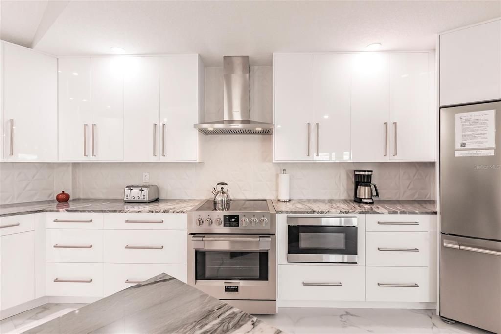 Active With Contract: $1,645,000 (3 beds, 2 baths, 2911 Square Feet)