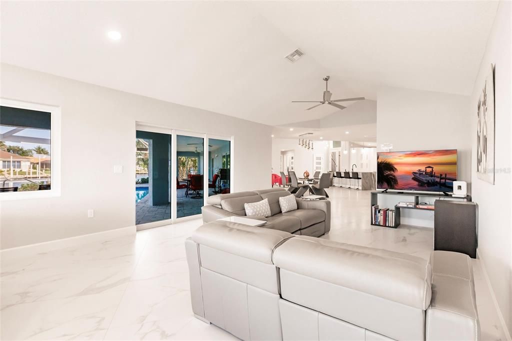 Active With Contract: $1,645,000 (3 beds, 2 baths, 2911 Square Feet)