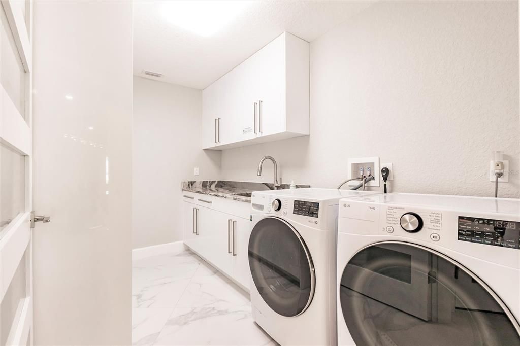 Active With Contract: $1,645,000 (3 beds, 2 baths, 2911 Square Feet)