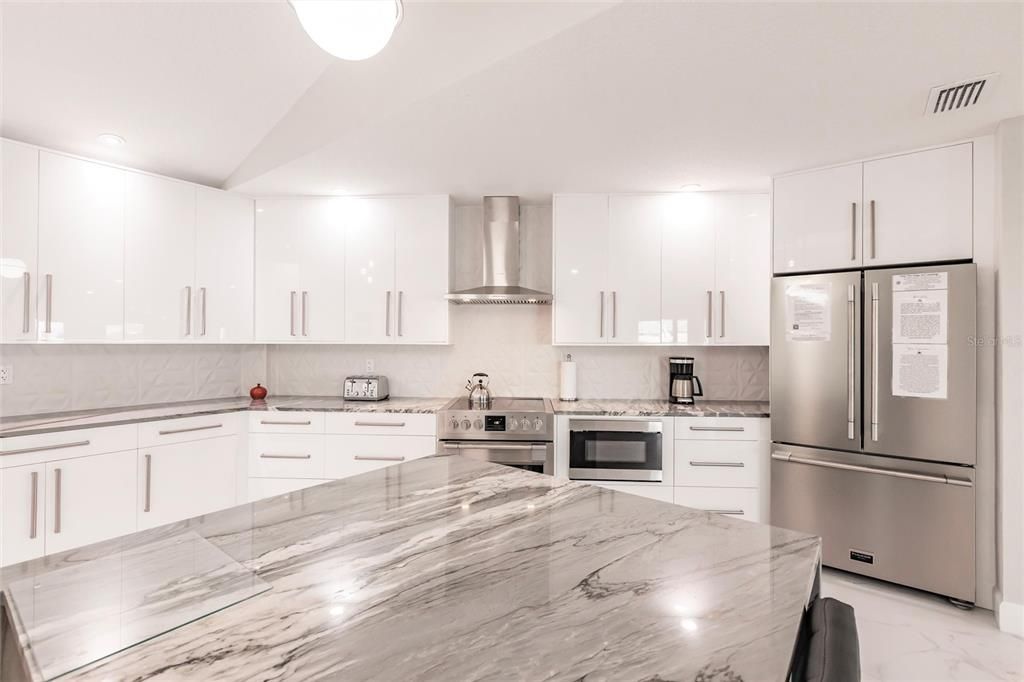 Active With Contract: $1,645,000 (3 beds, 2 baths, 2911 Square Feet)