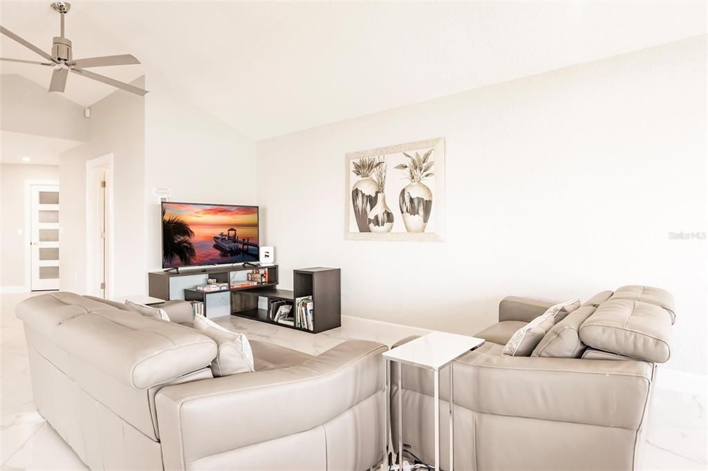 Active With Contract: $1,645,000 (3 beds, 2 baths, 2911 Square Feet)