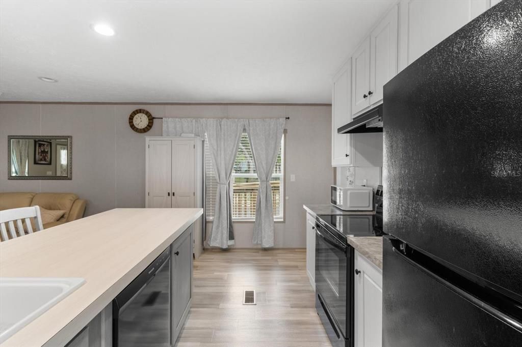 待售: $298,500 (2 贝兹, 2 浴室, 1056 平方英尺)