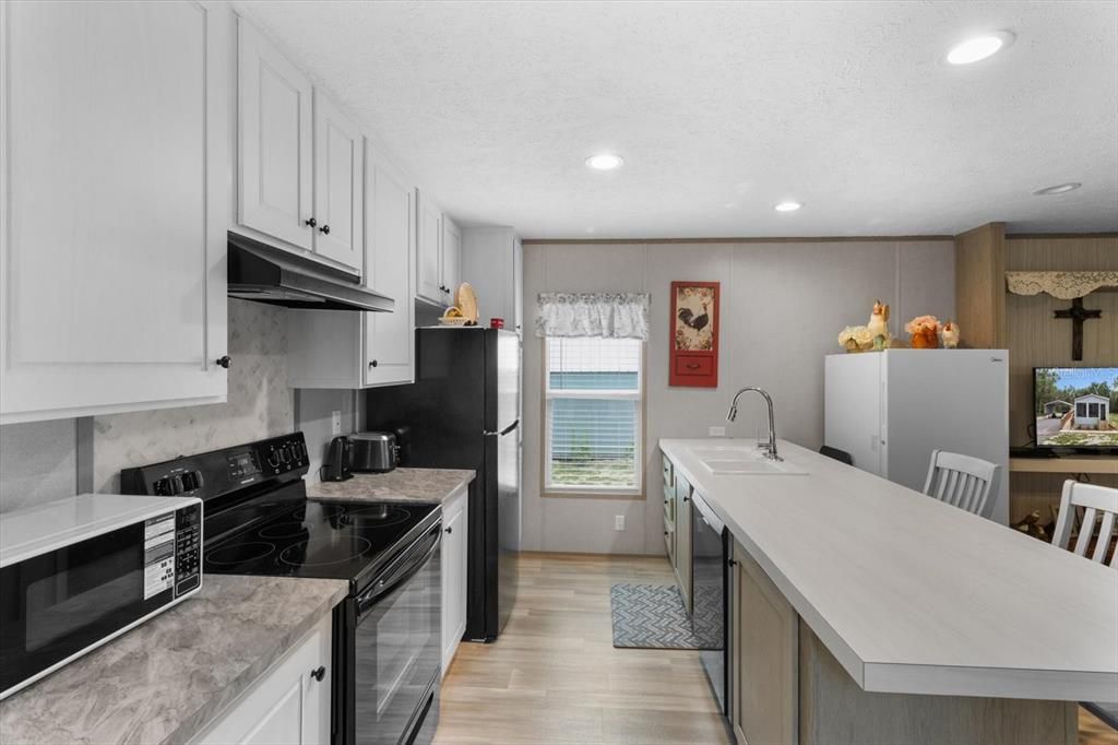 待售: $298,500 (2 贝兹, 2 浴室, 1056 平方英尺)