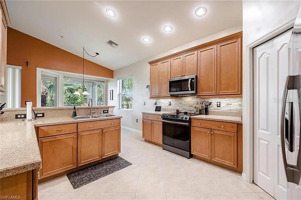 For Sale: $294,000 (3 beds, 2 baths, 2143 Square Feet)