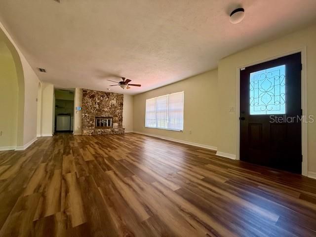 Под контрактом: $274,000 (3 спален, 2 ванн, 1485 Квадратных фут)