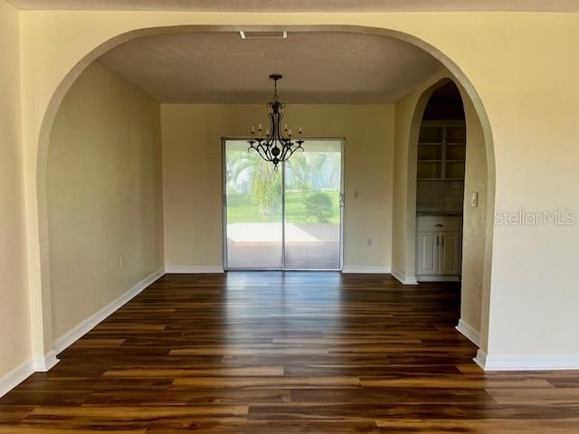 Под контрактом: $274,000 (3 спален, 2 ванн, 1485 Квадратных фут)